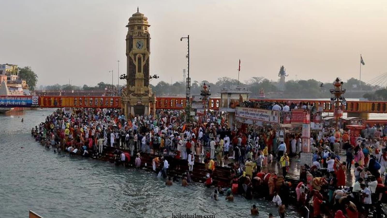 インド最大の宗教集会を訪問するためのガイド：マハ・クンブ・メラ